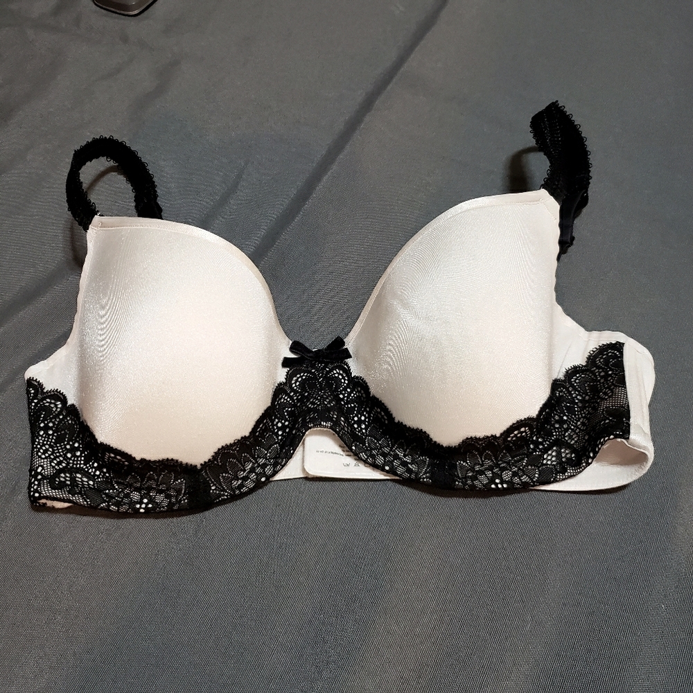 Pearl and Black Lace Bra Le Mystere size 34D